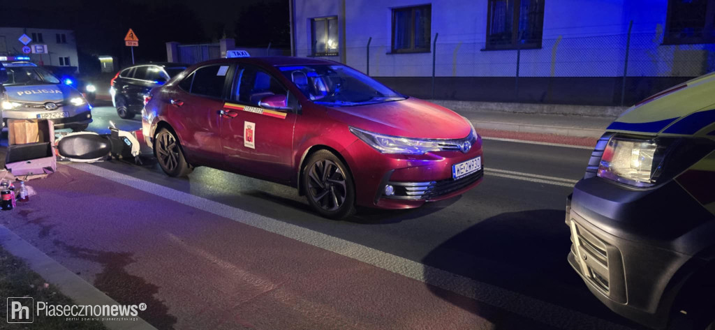 Skuter wjechał w tył taksówki