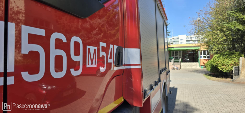 Ze szkoły ewakuowano 861 osób