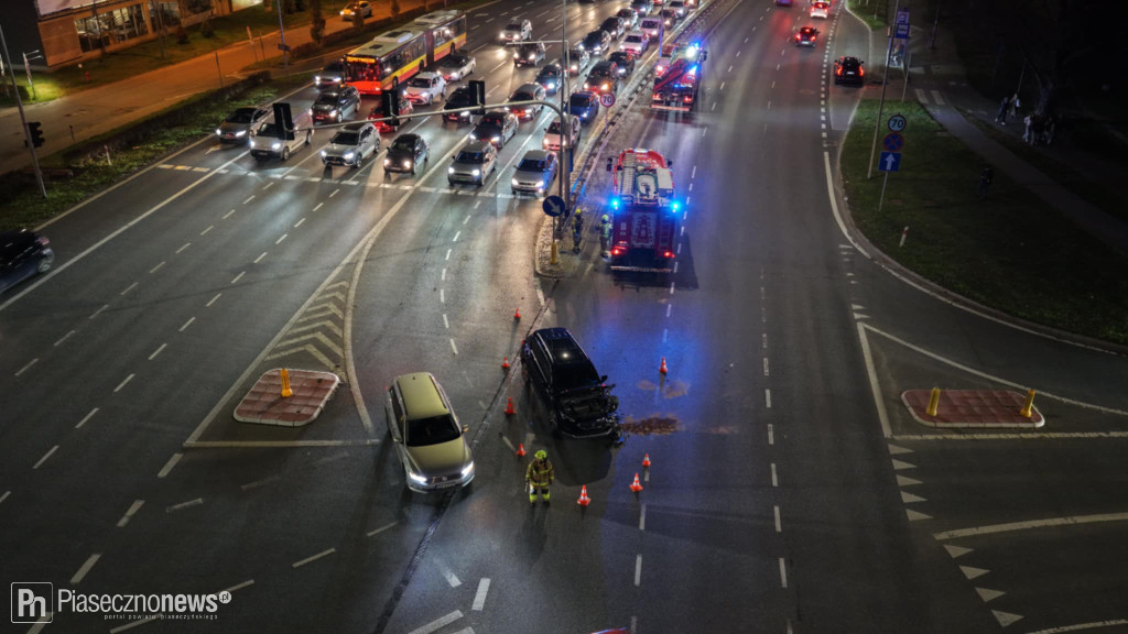 Po dwóch kolizjach porzucili auto i uciekli