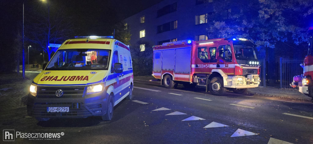 Zapatrzył się w telefon i wszedł pod samochód