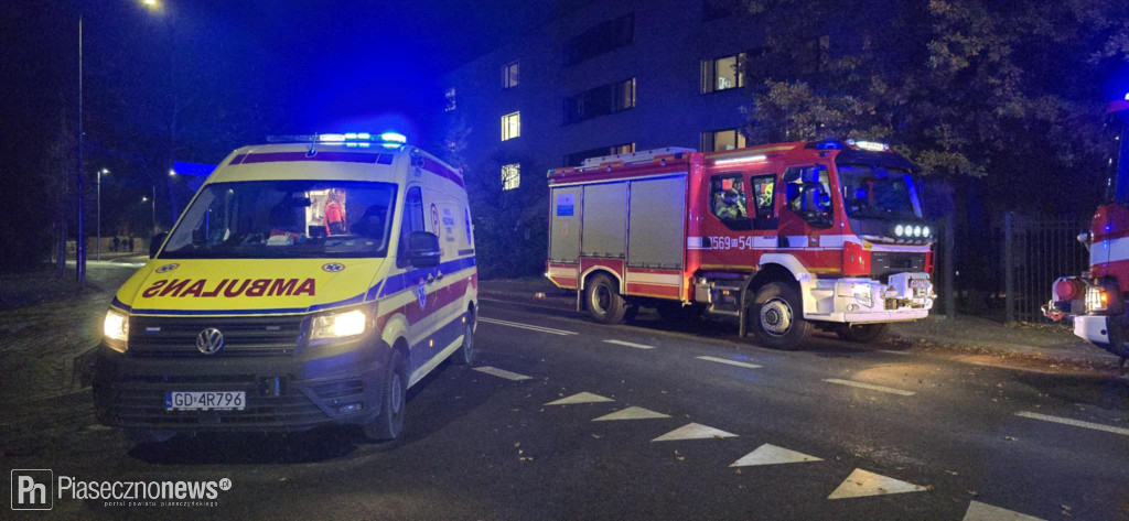 Zapatrzył się w telefon i wszedł pod samochód