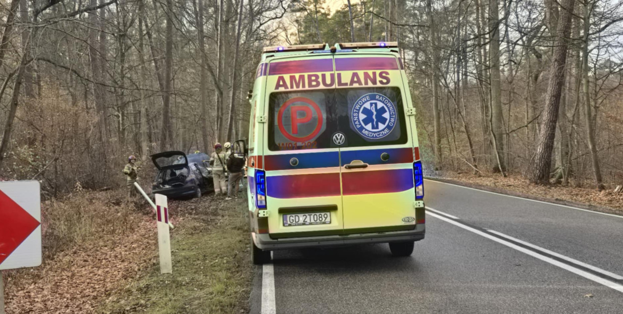 Wypadła z drogi na łuku