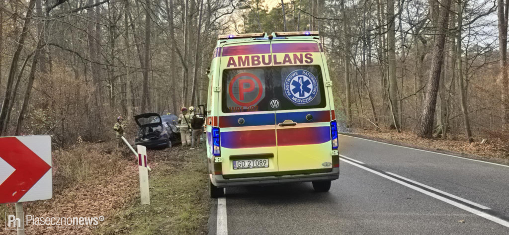 Wypadła z drogi na łuku