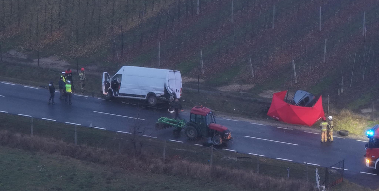 Próbował wyprzedzić traktor. Zginął na miejscu