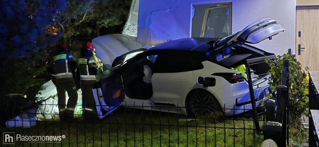 Elektrykiem wjechała w dom