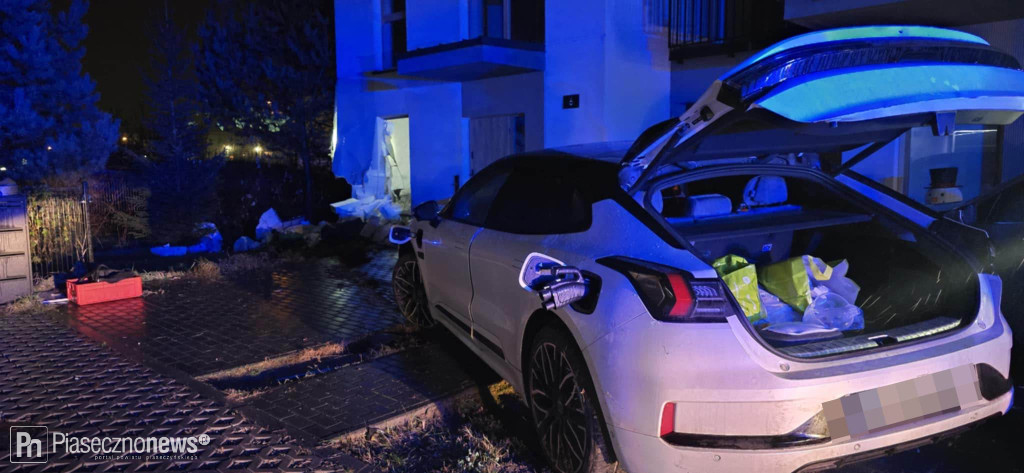 Elektrykiem wjechała w dom