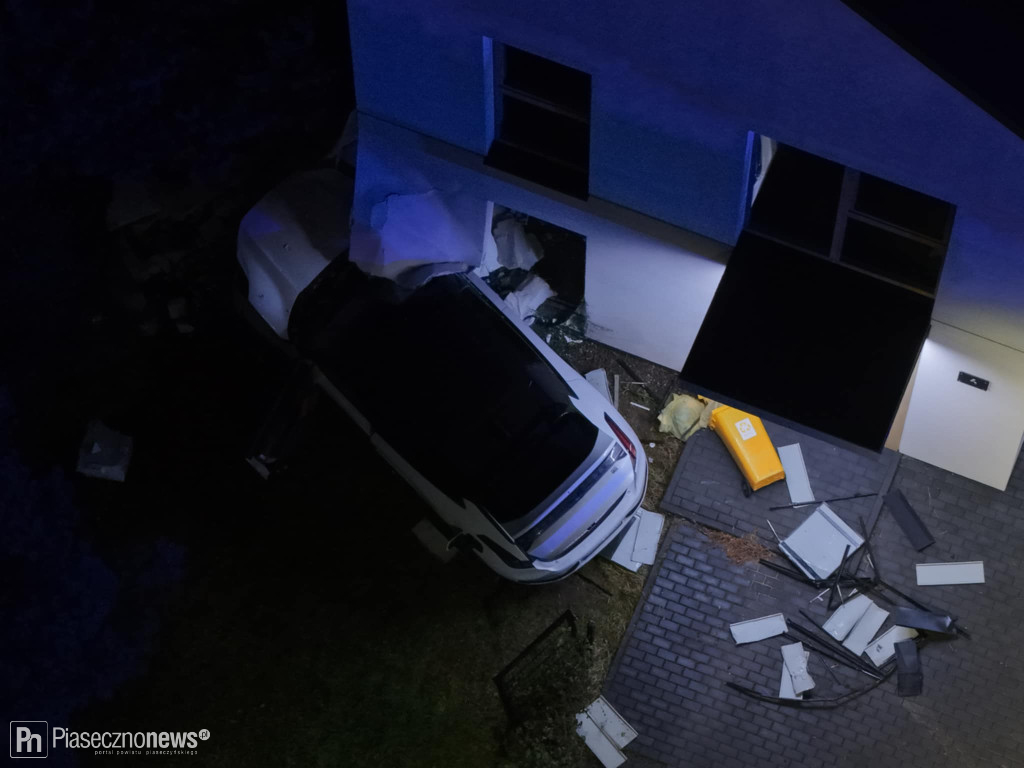 Elektrykiem wjechała w dom