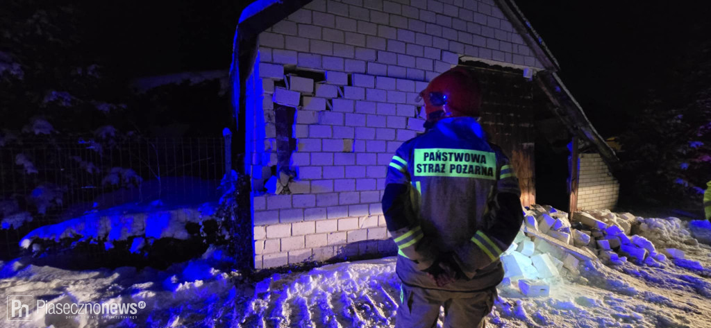Podczas odśnieżania uszkodził ścianę budynku