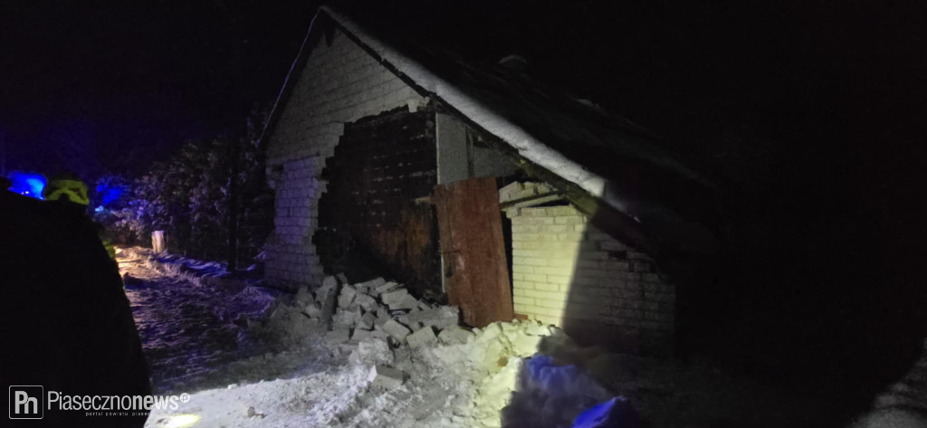 Podczas odśnieżania uszkodził ścianę budynku