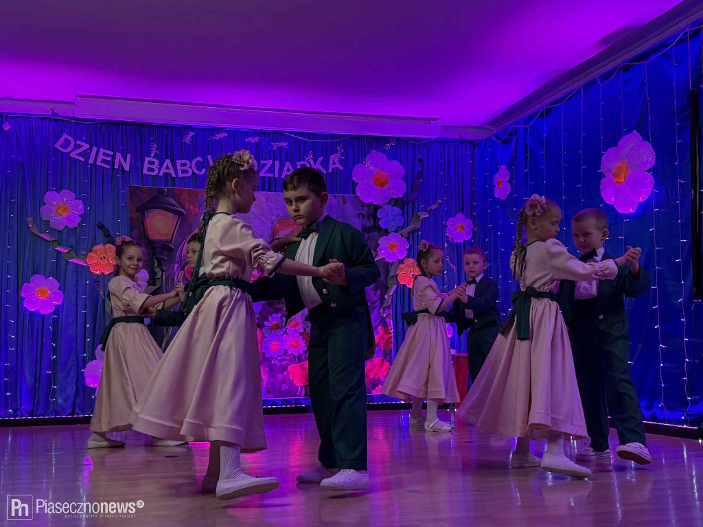 W przedszkolu muzycznym „Bajka” odbył się wyjątkowy spektakl z okazji Dnia Babci i Dziadka w wykonaniu 6-latków