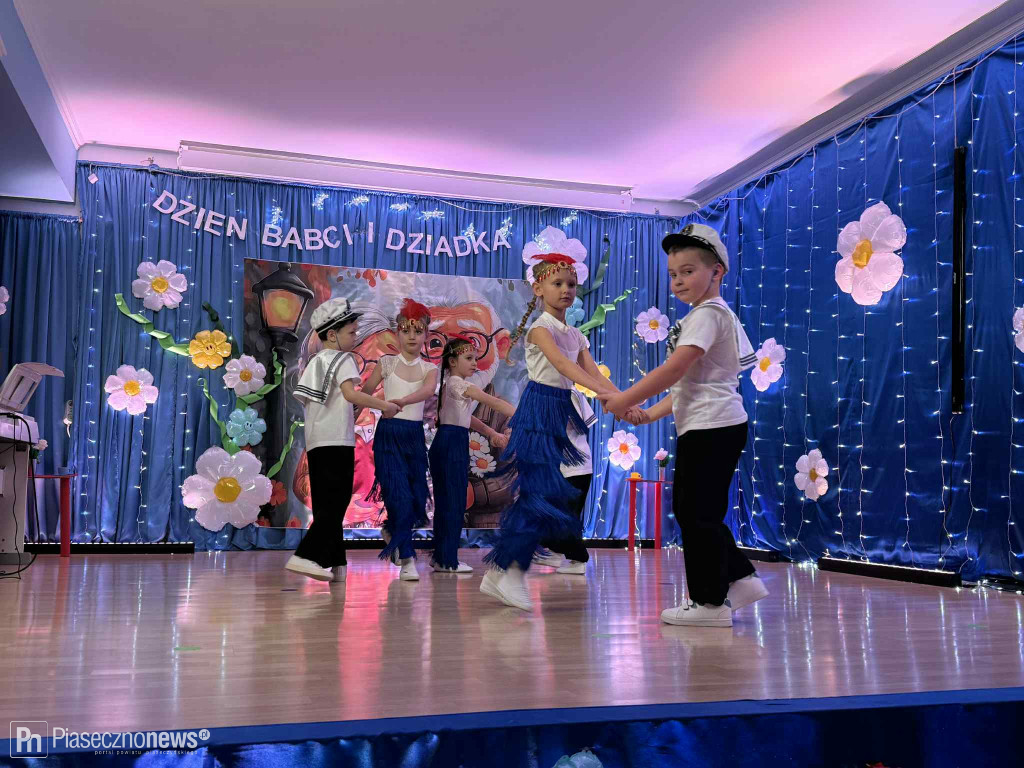 W przedszkolu muzycznym „Bajka” odbył się wyjątkowy spektakl z okazji Dnia Babci i Dziadka w wykonaniu 6-latków
