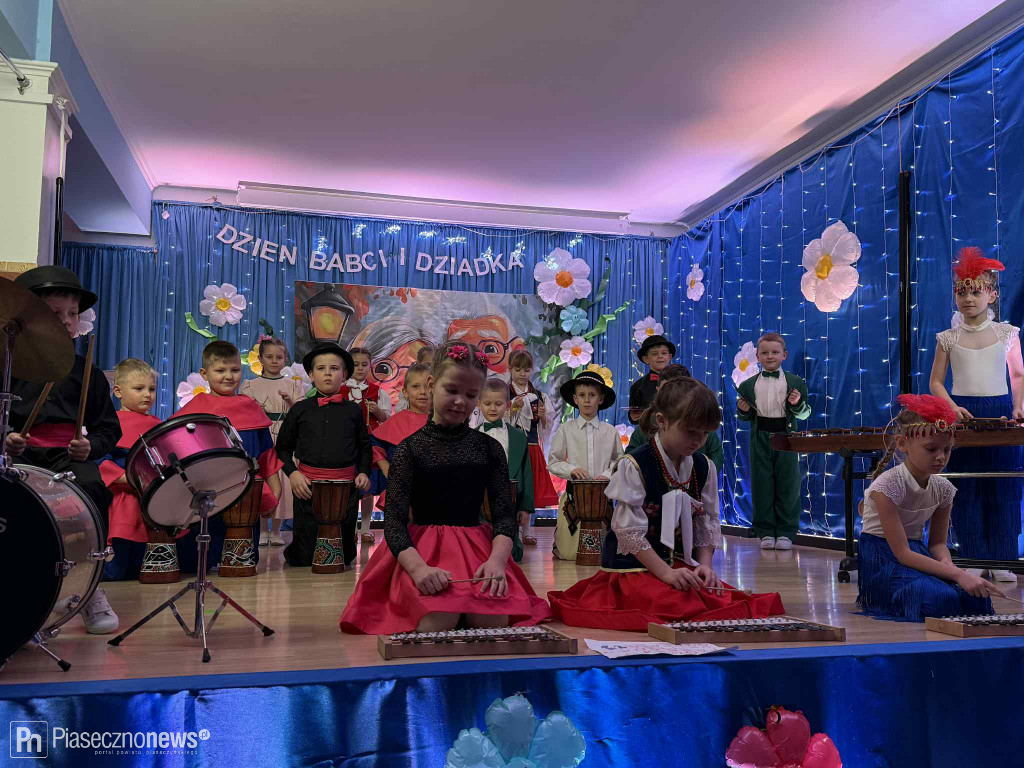 W przedszkolu muzycznym „Bajka” odbył się wyjątkowy spektakl z okazji Dnia Babci i Dziadka w wykonaniu 6-latków