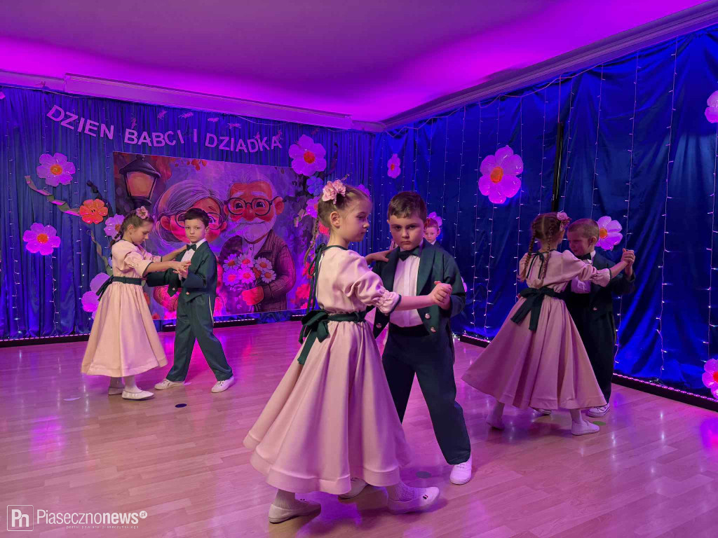 W przedszkolu muzycznym „Bajka” odbył się wyjątkowy spektakl z okazji Dnia Babci i Dziadka w wykonaniu 6-latków