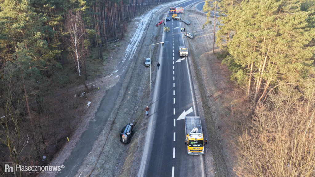 5 samochodów wpadło do rowu