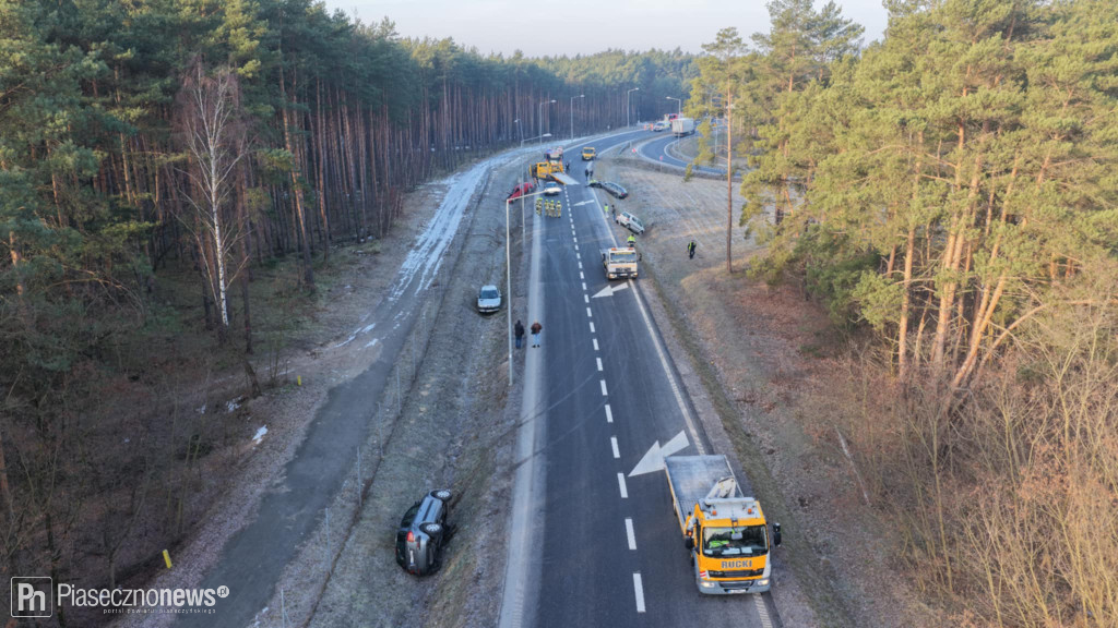 5 samochodów wpadło do rowu