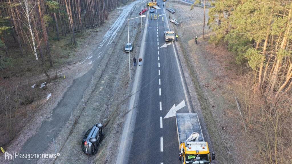 5 samochodów wpadło do rowu