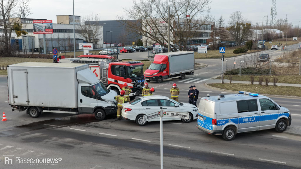 Zderzenie dwóch aut na Okulickiego