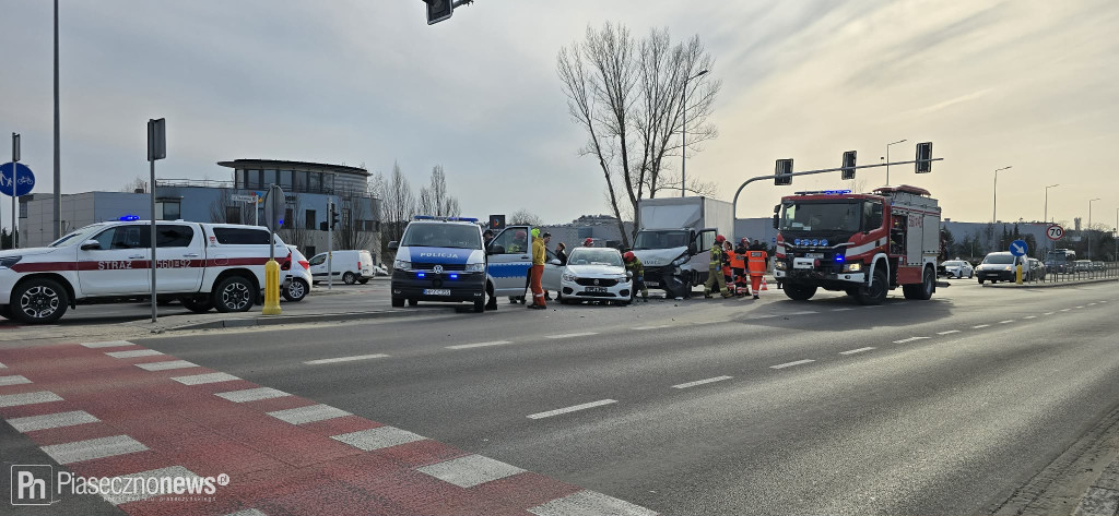 Zderzenie dwóch aut na Okulickiego