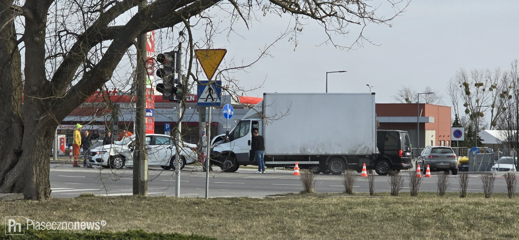Zderzenie dwóch aut na Okulickiego