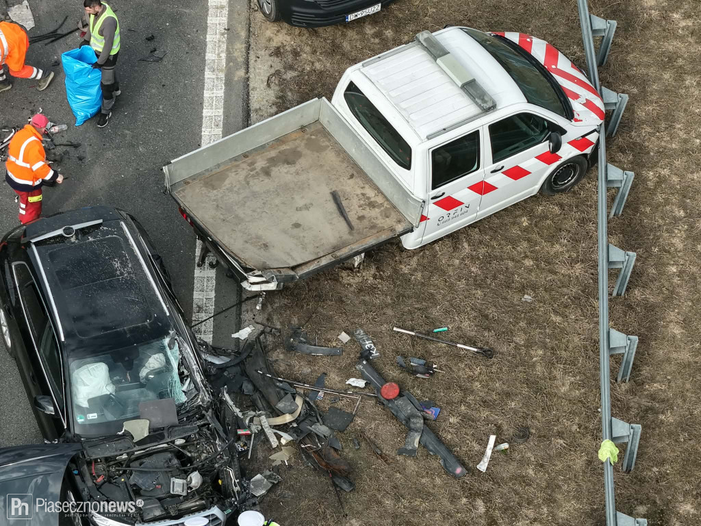 Wjechał w auto służb drogowych