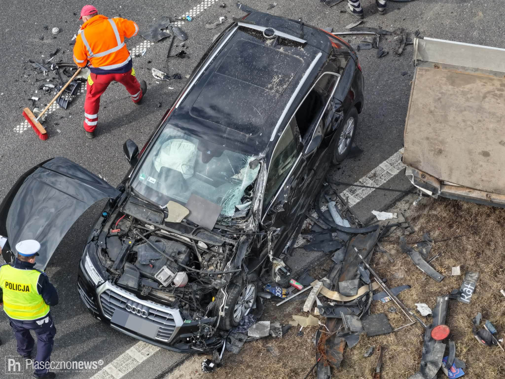 Wjechał w auto służb drogowych