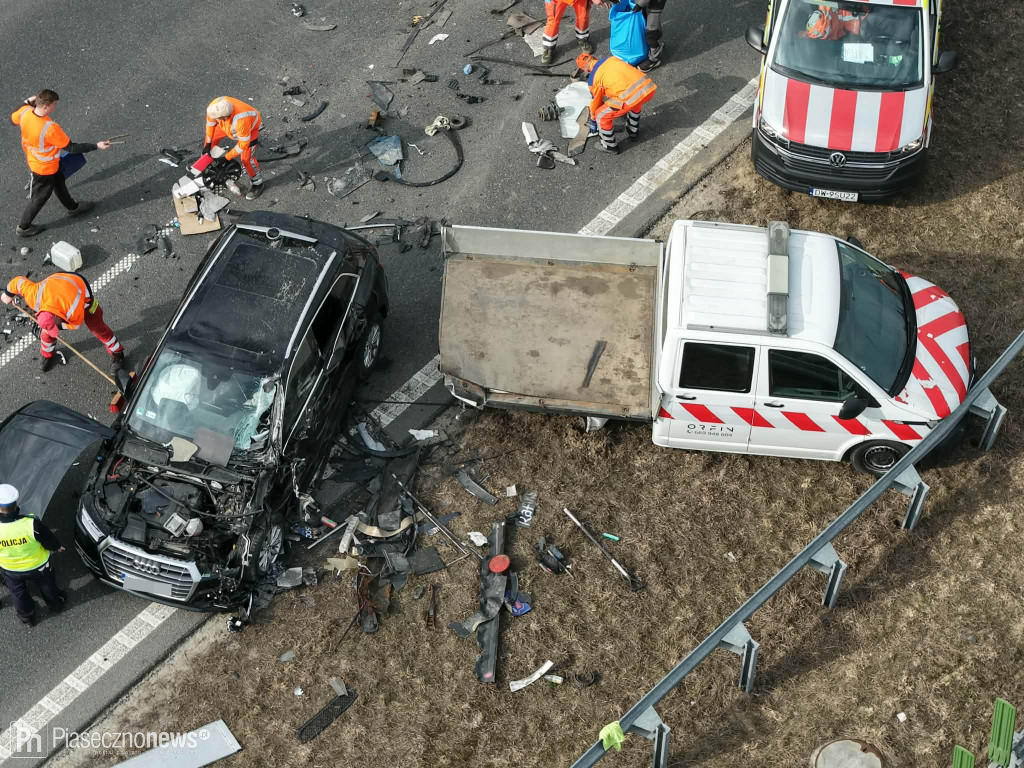 Wjechał w auto służb drogowych