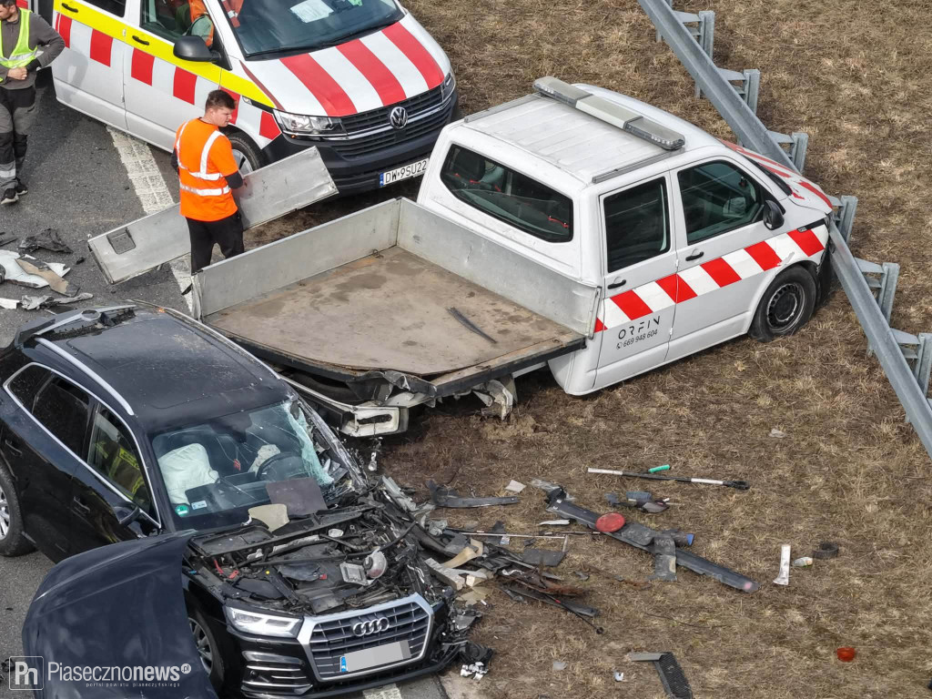 Wjechał w auto służb drogowych