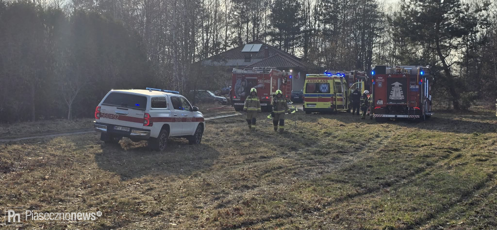 Strażacy wezwani do płonącego domu