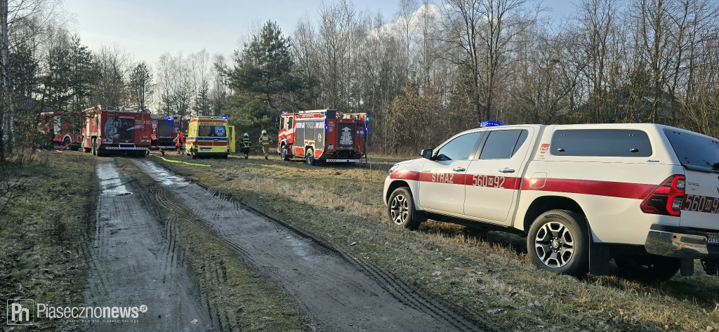 Strażacy wezwani do płonącego domu