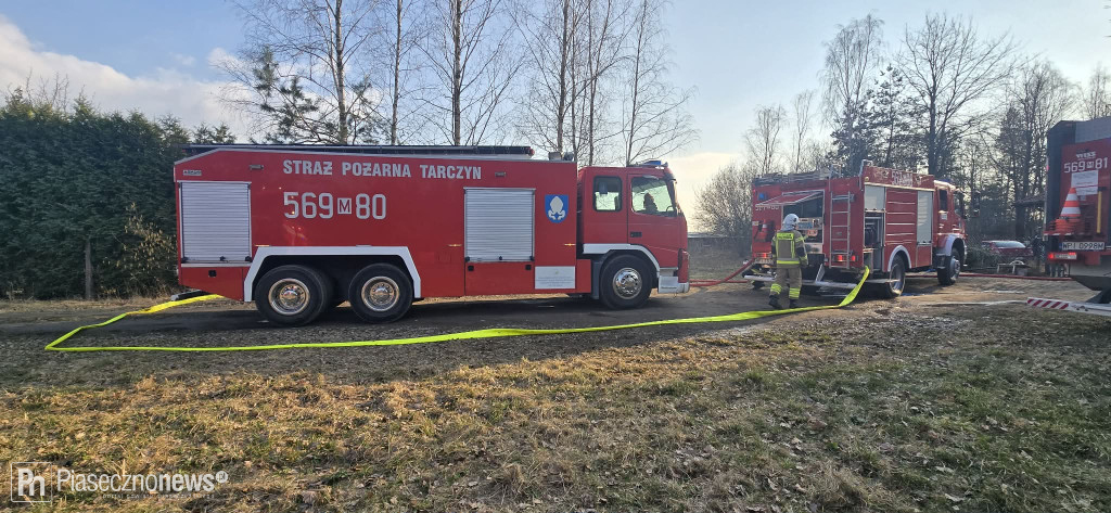 Strażacy wezwani do płonącego domu