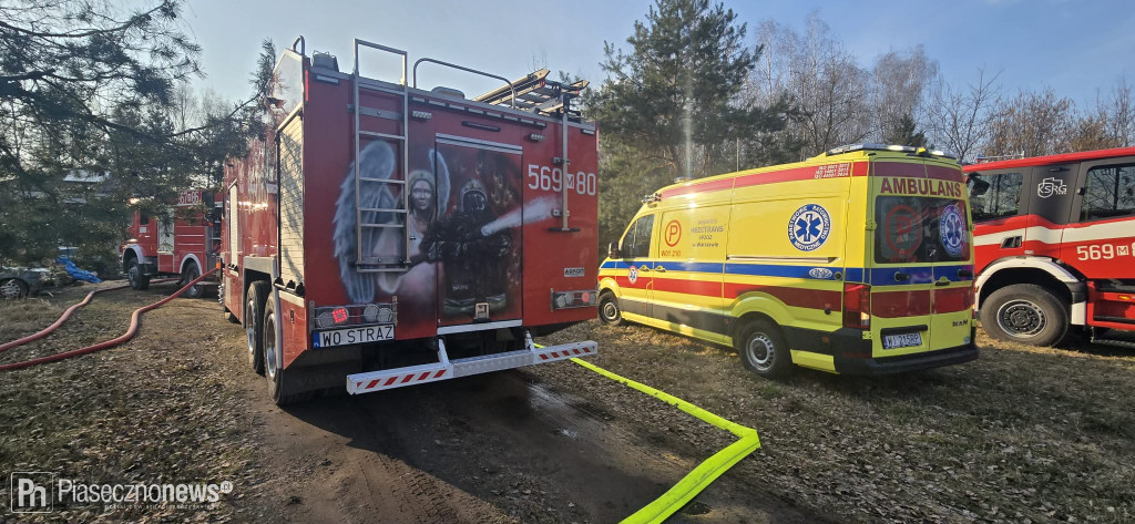 Strażacy wezwani do płonącego domu