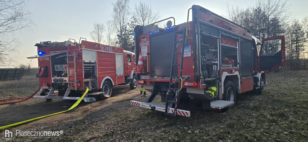 Strażacy wezwani do płonącego domu