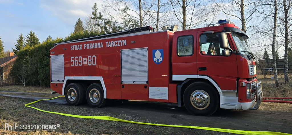 Strażacy wezwani do płonącego domu