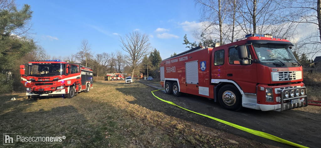 Strażacy wezwani do płonącego domu