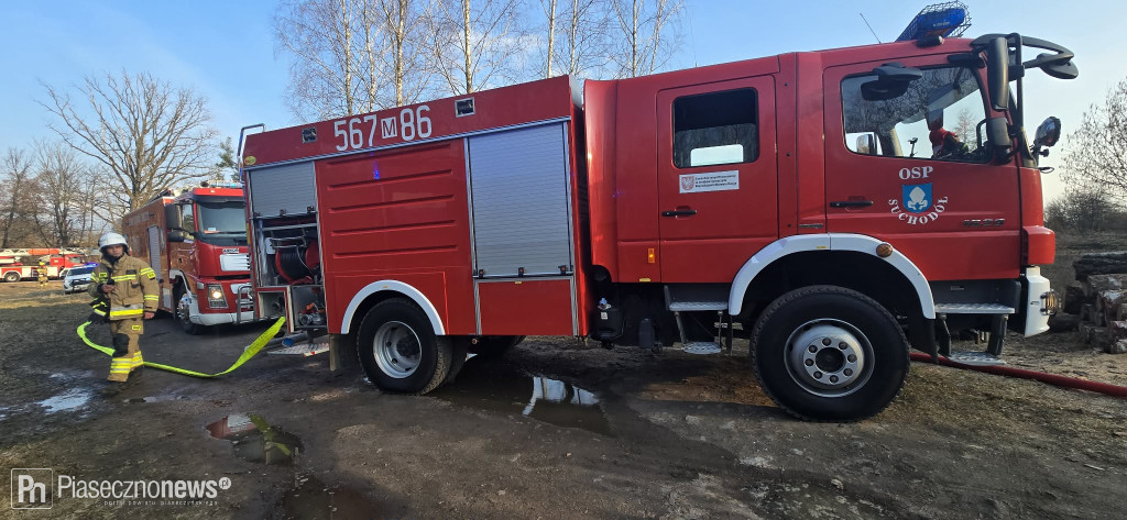 Strażacy wezwani do płonącego domu