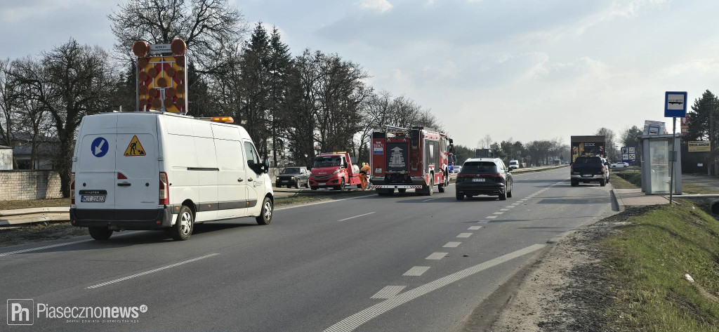 Zderzenie auta dostawczego z ciężarówką