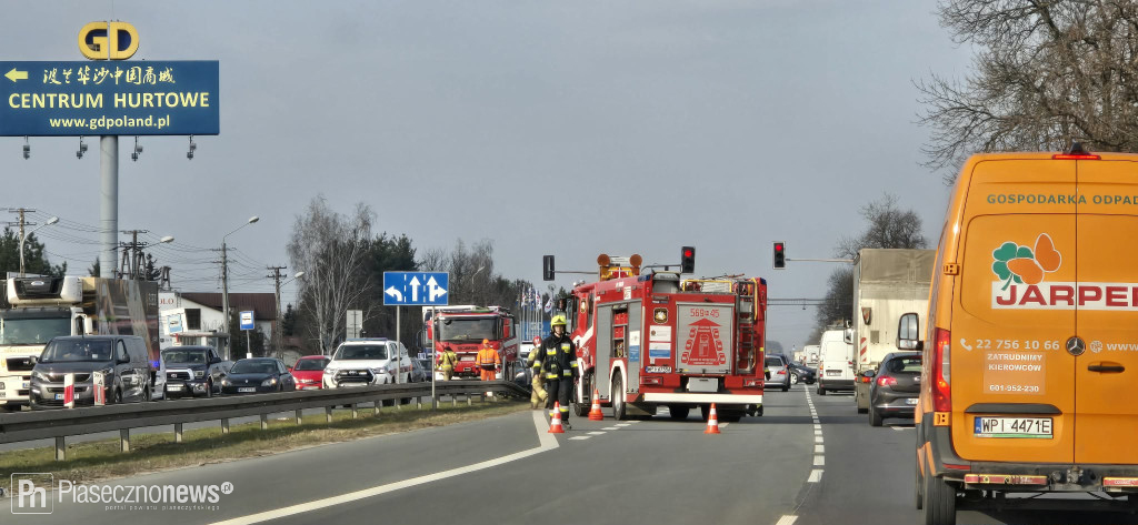 Zderzenie auta dostawczego z ciężarówką