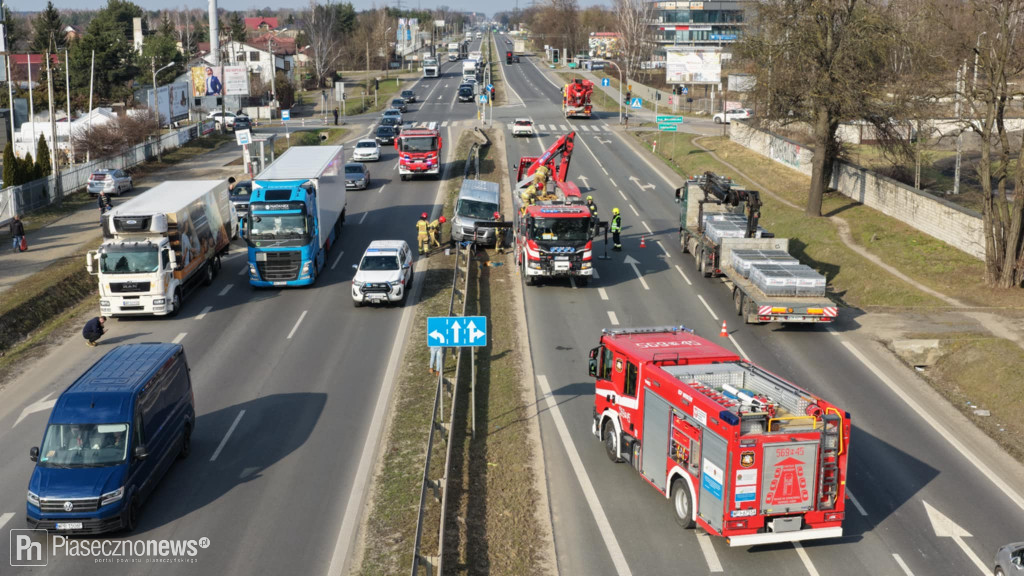 Zderzenie auta dostawczego z ciężarówką