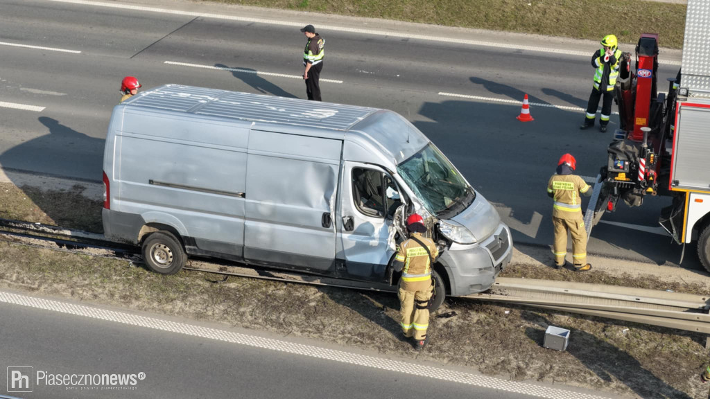 Zderzenie auta dostawczego z ciężarówką
