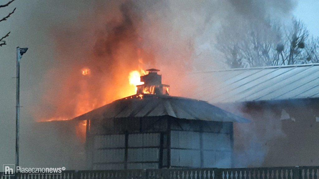 10 zastępów straży w akcji! Pożar w Siedliskach