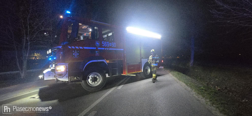 Chciał wyprzedzić, dachował w rowie