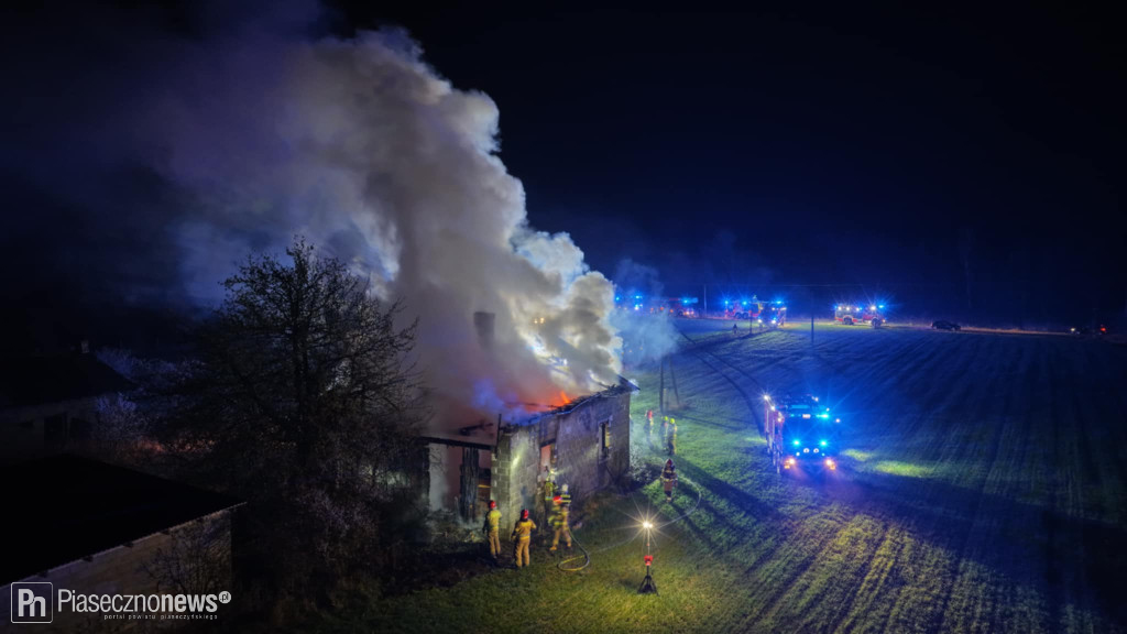 Pożar, walczyło 10 jednostek straży
