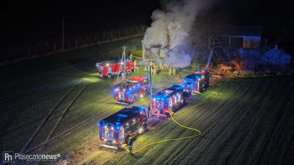 Pożar, walczyło 10 jednostek straży
