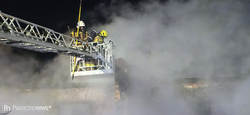 Pożar, walczyło 10 jednostek straży
