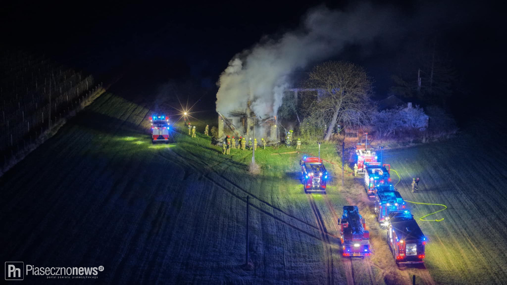 Pożar, walczyło 10 jednostek straży