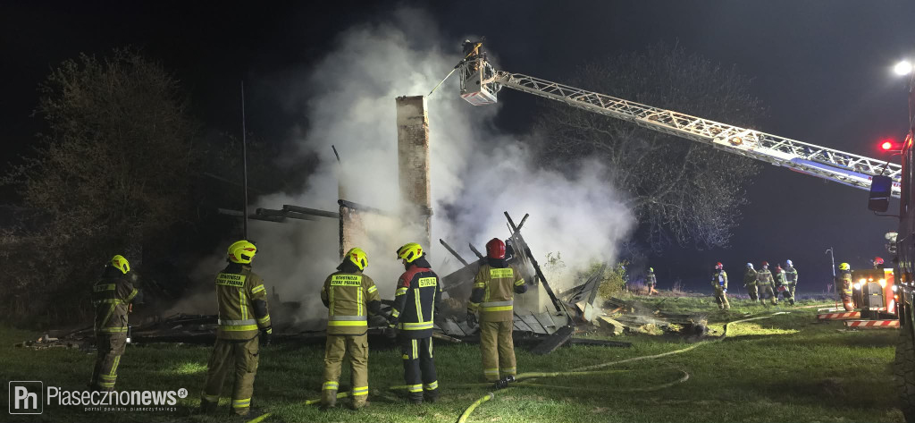 Pożar, walczyło 10 jednostek straży