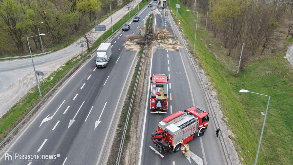Ciężarówka staranowała bariery
