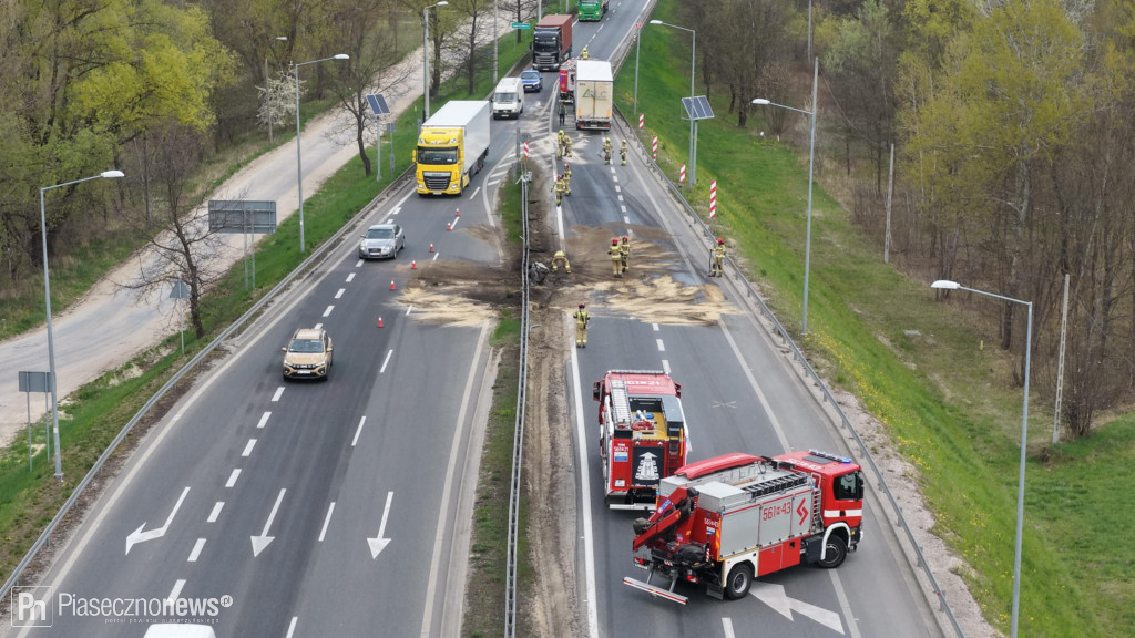 Ciężarówka staranowała bariery