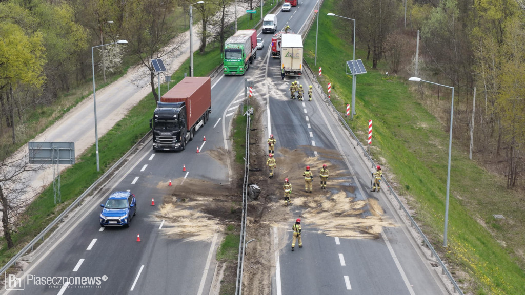 Ciężarówka staranowała bariery