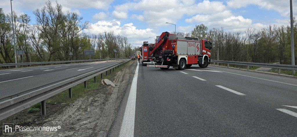 Ciężarówka staranowała bariery